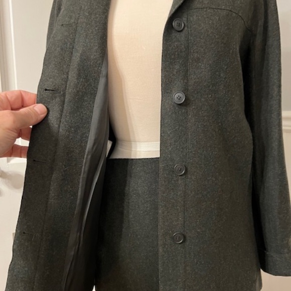 Womens Calvin Klein Collection wool, cashmere, nylon, and spandex suit. - Picture 4 of 16